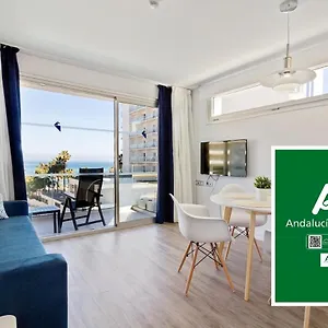 https://apartamentos-carihuela-suites.hotelsinnerja.org